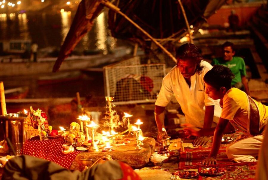 Evening Boat Ride - The 2-hour route that strings together 55+ ghats