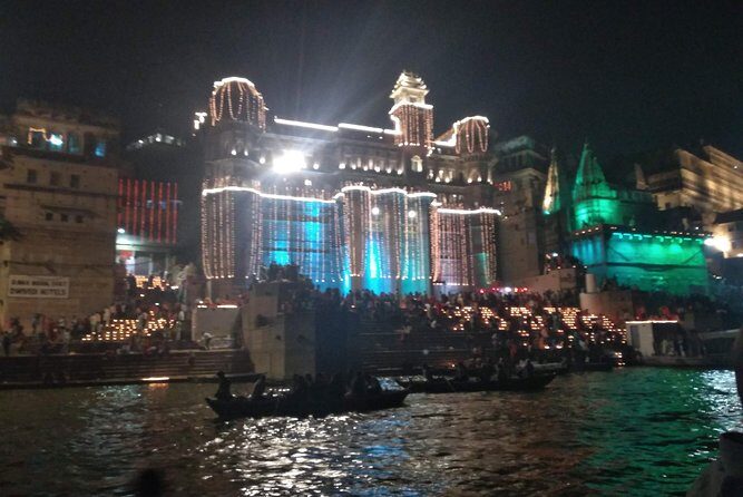 Evening ceremony of Ganges in varanasi with official tour guide - Your first view of the river ritual starts at Dashashwamedh Ghat