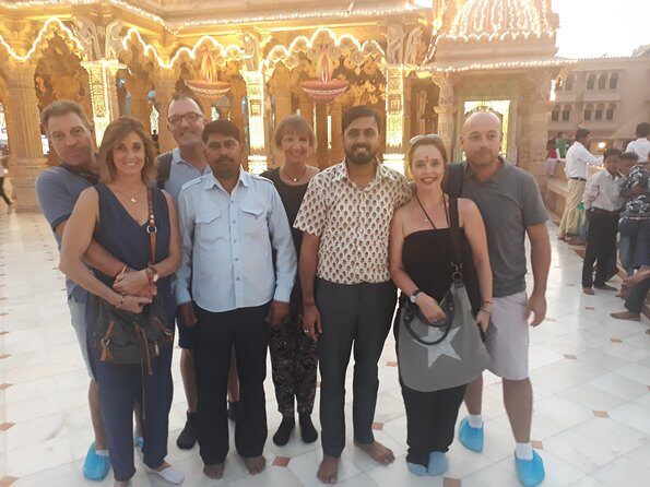 Exclusive 1-day Jaipur tour with High End SUV - High-end SUV pickup at 9:00: how comfort saves your day