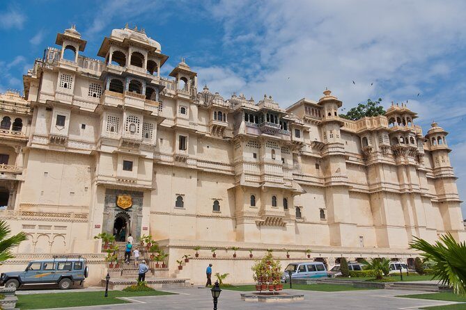 Exclusive 1-day Udaipur Tour with High End SUV Car. - Udaipur in One Day: Why This SUV Tour Works