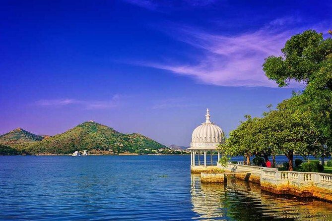 Exclusive 1-day Udaipur Tour with High End SUV Car. - The High-End SUV Pickup and 9:00 AM Start