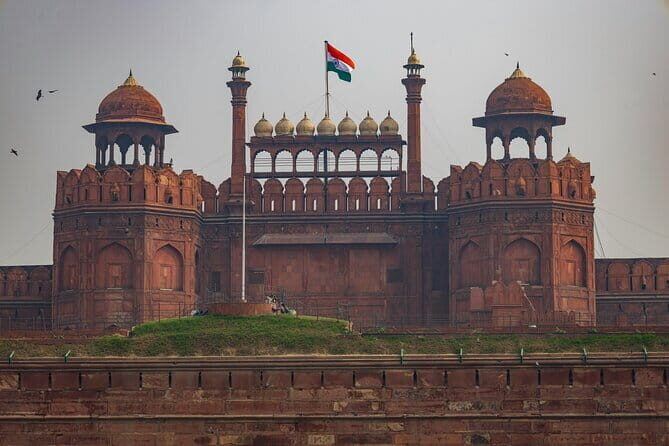 Exclusive Full-Day Guided Tour of Old and New Delhi - Qutub Minar’s UNESCO complex and the Lotus Temple finish