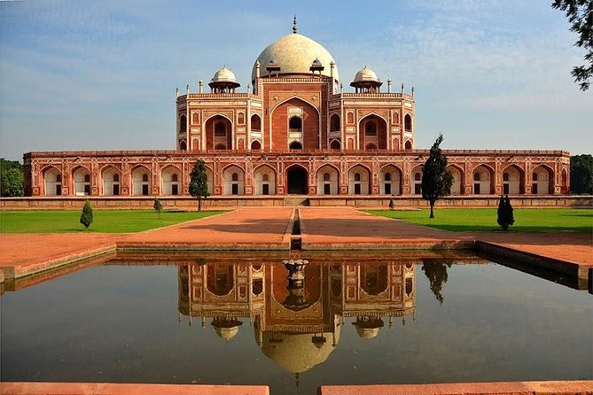 Exclusive New Delhi City Tour - Qutub Minar: the 73-meter victory tower moment