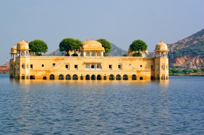 Explore Taj Mahal & Sacred Mathura–Vrindavan Tour From Jaipur - Fatehpur Sikri: Reading Mughal Power in Ruins