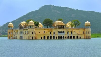 Explore Taj Mahal & Sacred Mathura–Vrindavan Tour From Jaipur - Abhaneri and Chand Baori: The Stepwell That Looks Impossible