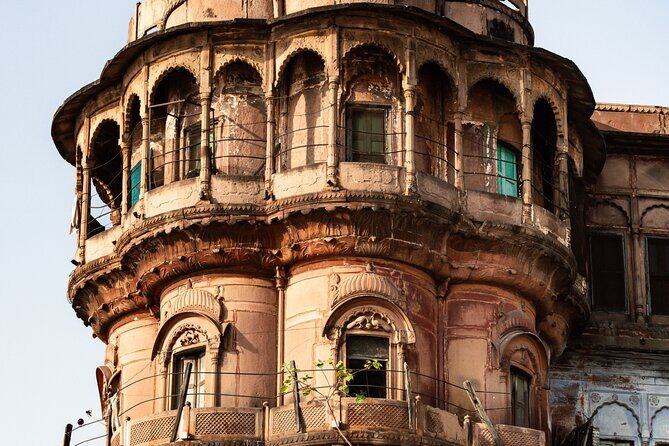 Explore the Ancient and Hidden Sides of Varanasi - Between the big sights: Kashi Vishwanath Corridor, underground temple, Alamgir Mosque, old markets