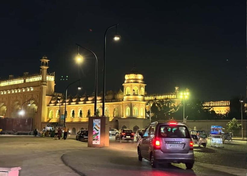 Exploring Lucknow in Nightlights: Guided Tour by Foot - Pakka Pul: the illuminated arches and the water reflections