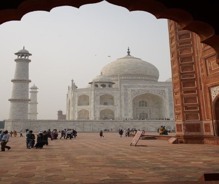 Fast-track entry into taj mahal with entrance included. - Key things that make this Taj Mahal fast-track work