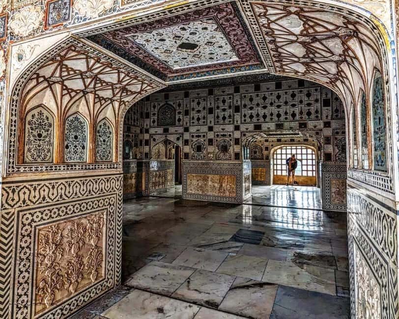 Feel Jaipur Like a Local with Guide & Old City Heritage Walk - Guides and drivers: why the human touch matters here