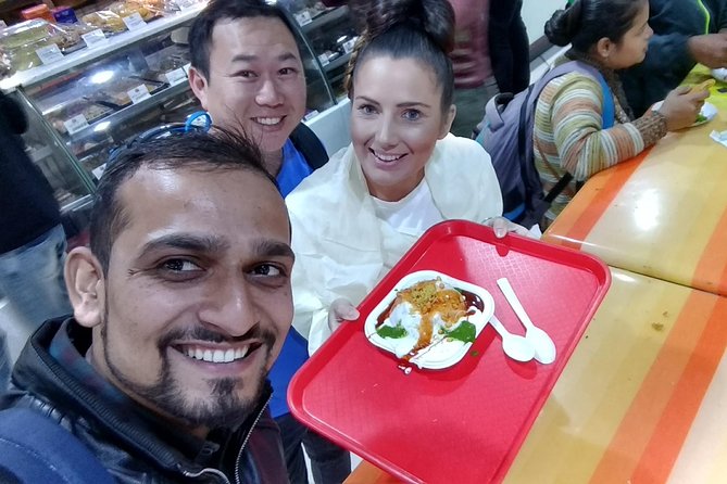 Food Tour to Old Delhi with a Local - Stop 2: Gurudwara Sis Ganj Sahib and the community kitchen