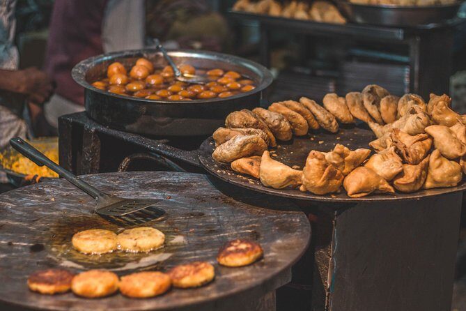 Food Walk tour of Old & New Delhi with a local guide - Entering Old Delhi via Chandni Chowk Market