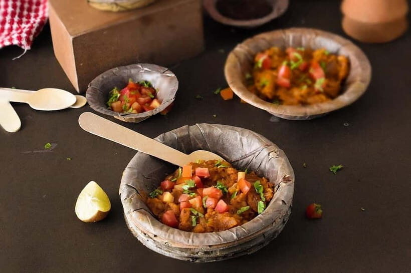 Food Walking Tour of Varanasi - GauriShankar Kachauri Wale: watching street cooking in action