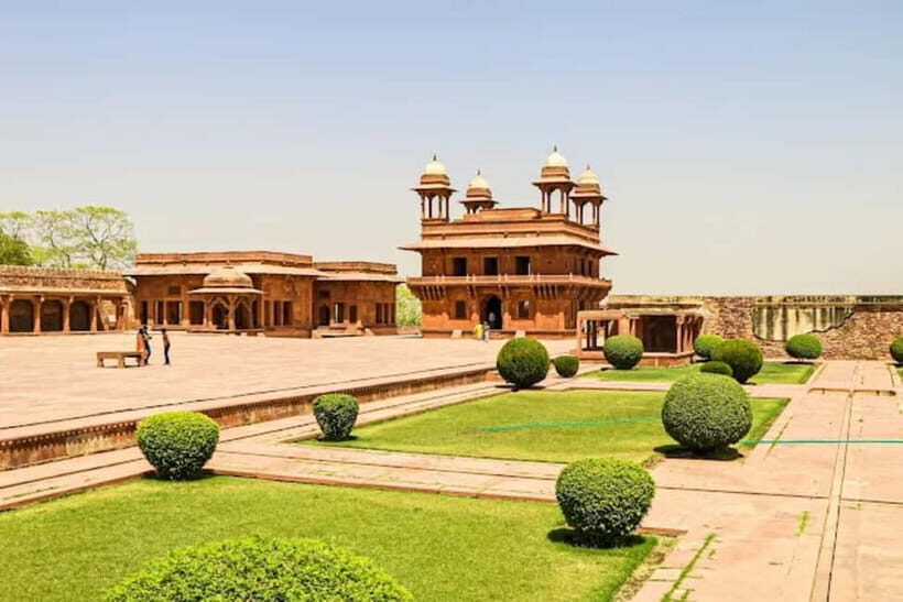 From Agra: Fatehpur Sikri Guided Tour - Fatehpur Sikri: a city of power, then silence