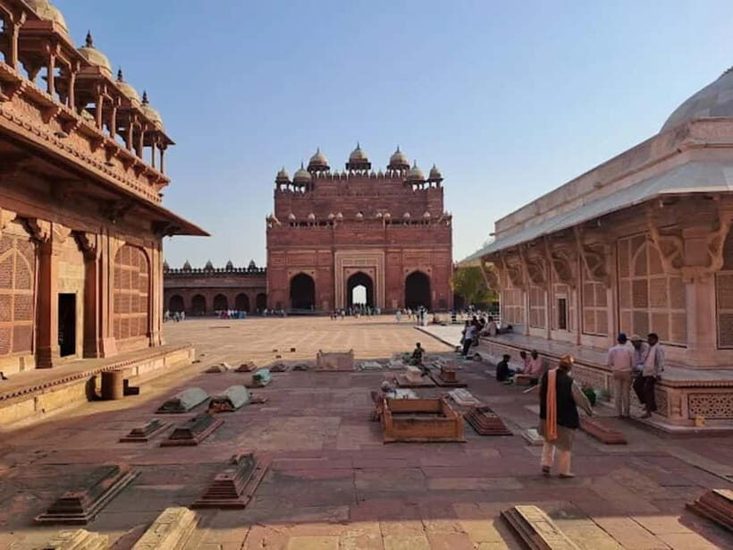 From Agra: Fatehpur Sikri Guided Tour - What the buildings and city layout tell you