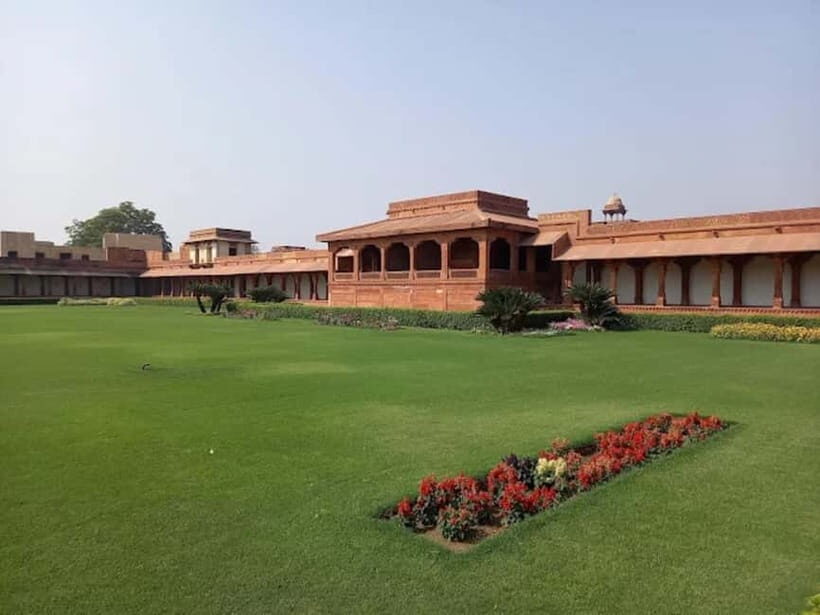 From Agra: Fatehpur Sikri Guided Tour - Choosing your guide style: clarity makes the site click