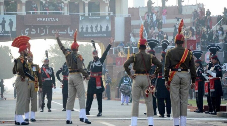 From Amritsar: Private Day Trip with Wagah Border Ceremony - Morning at Golden Temple: Gurudwara Sri Harmandir Sahib and the free langar