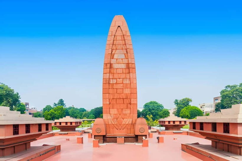 From Amritsar: Wagah Border Day Trip - Punjabi fort and a Golden-Temple-like Hindu shrine stop