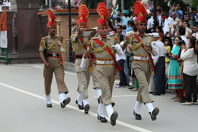 From Amritsar: Wagah Border Day Trip - Jallianwala Bagh and Amritsar streets: remembrance plus shopping time