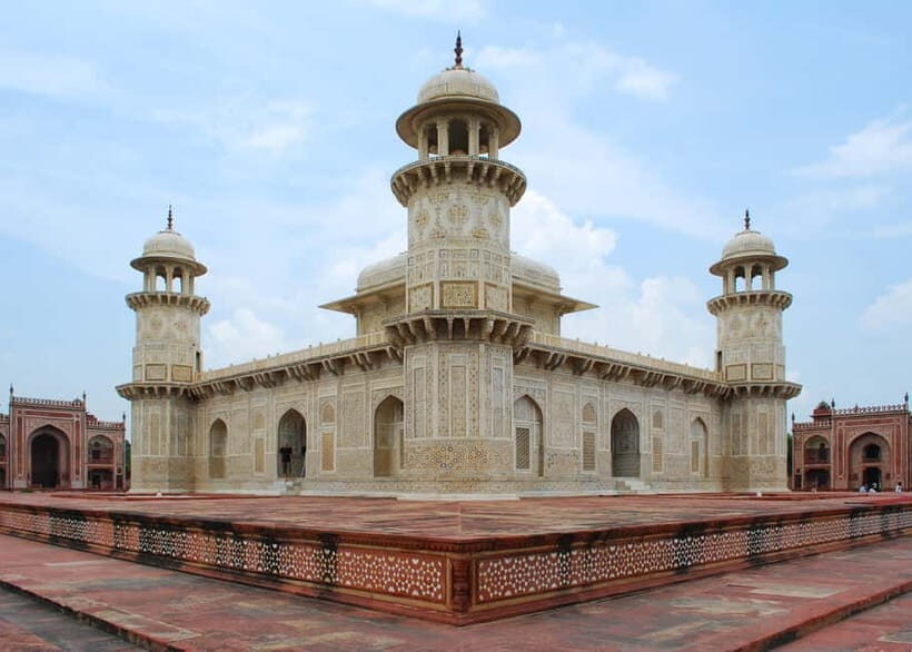 From Delhi: 2-Days Golden Triangle Tour to Agra and Jaipur - Pickup from Delhi and Old Delhi rickshaw: where the tour starts to feel real