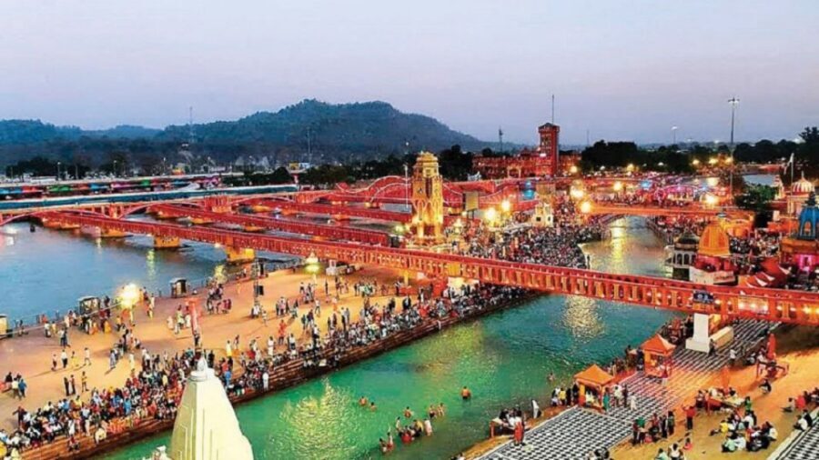 From Delhi: 3 Days Haridwar Rishikesh Tour With Guide - Har Ki Pauri at night: oil lamps, bells, and the Ganges as your soundtrack