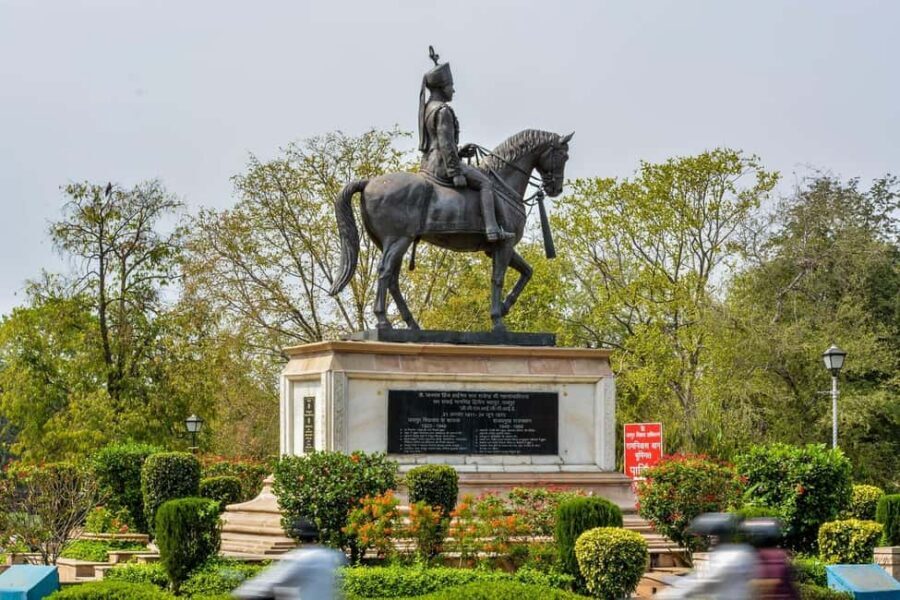 From Delhi: 4-Day Private Golden Triangle Tour India - Day 2: Fatehpur Sikri ruins, Chand Baori stepwell, then Jaipur arrives