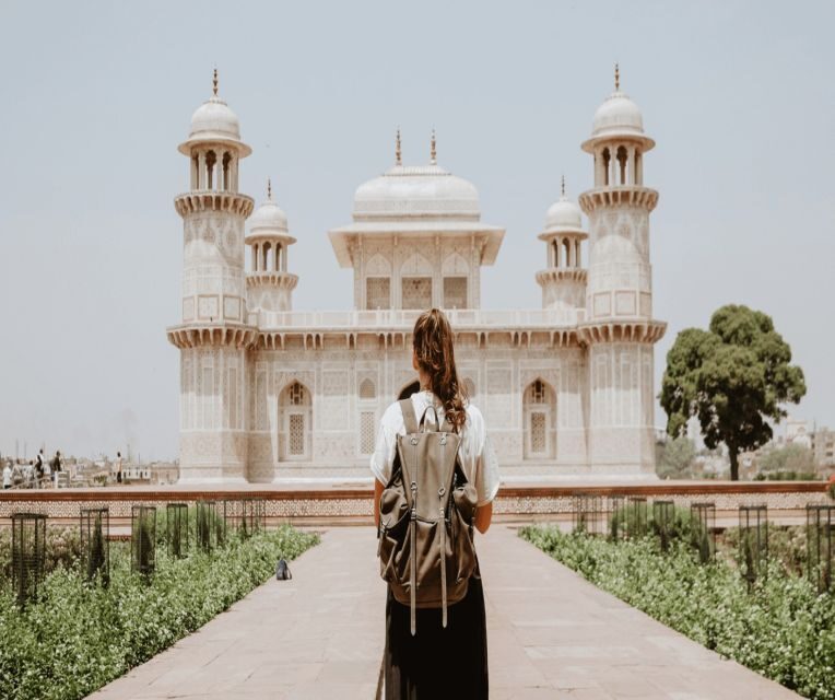 From Delhi: 4-Days Golden Triangle Tour & Ranthambore Safari - Day 1 in Delhi: Jama Masjid, Chandni Chowk rickshaw, and the Mughal-meets-modern mix