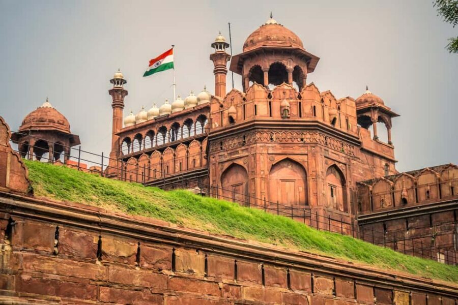 From Delhi: 8-Day Golden Triangle Jodhpur Udaipur Tour - To Udaipur with a possible Ranakpur stop: trading forts for lake air