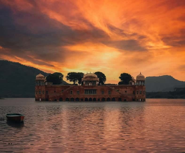 From Delhi: All-Inclusive Same-Day Jaipur Tour By Car Tour - Amber Fort: panoramic views plus a guided hilltop run