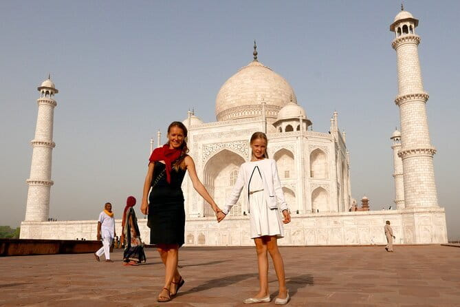 From Delhi : All Inclusive Taj Mahal Tour by Gatimaan Express - Cars, groups, and comfort: what your ride will feel like