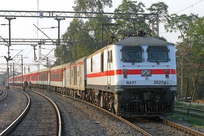 From Delhi: All-Inclusive Taj Mahal Tour by Train with Escort - Why the Gatimaan Express day trip works when Agra time is limited