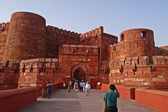 From Delhi: All-Inclusive Taj Mahal Tour by Train with Escort - Lunch at Courtyard by Marriott: the most relaxing hour of the whole day