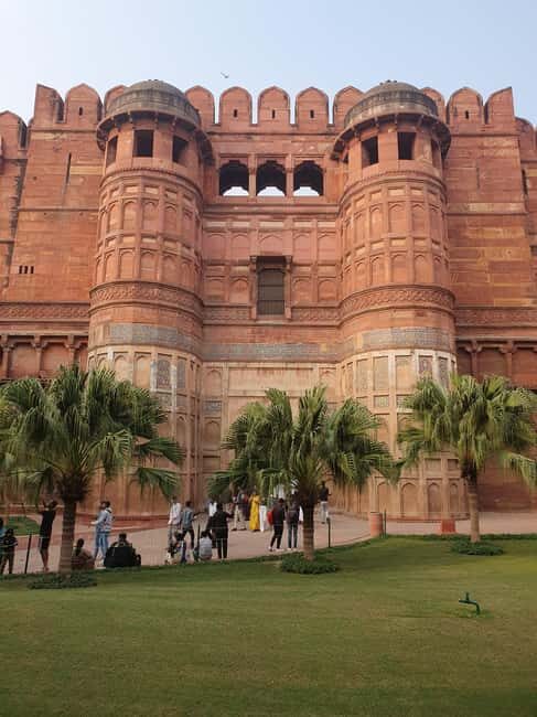 From Delhi: Deluxe Taj Mahal and Agra tour with Luxury Cars - Guide and driver duo: how the best tours feel