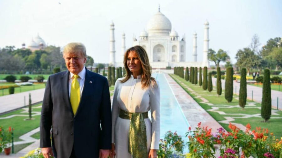 From Delhi: Deluxe Taj Mahal and Agra tour with Luxury Cars - Private luxury car from Delhi: what the 10-hour pace feels like
