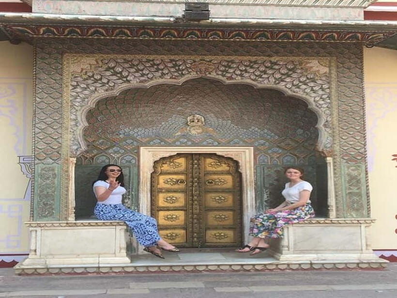 From Delhi: Jaipur Private Guided Day Tour - City Palace and Jantar Mantar: royalty meets science
