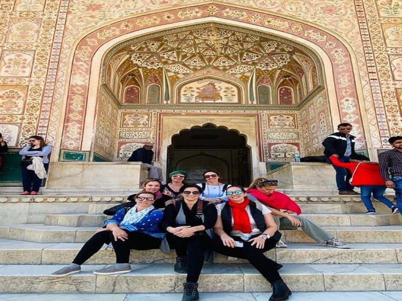 From Delhi: Jaipur Private Guided Day Tour - Lunch in an air-conditioned restaurant: convenient, but be ready