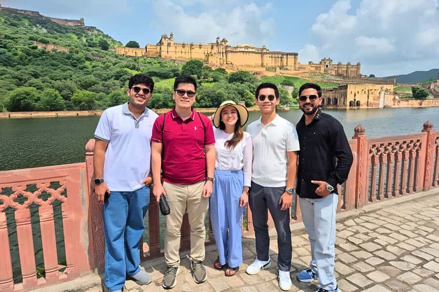 From Delhi: Jaipur Sightseeing Day Tour with Hotel Pickup - City Palace: Mughal and Rajput Architecture in One Walking Route
