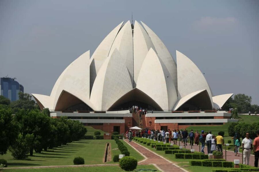 From Delhi: Private 3-Day Golden Triangle Luxury Tour - Day 1 in Delhi: Qutub Minar to Chandni Chowk by Rickshaw
