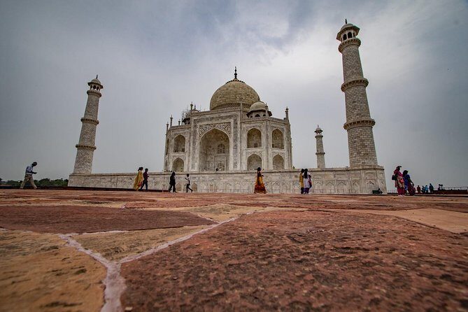 From Delhi: Private One Day Taj Mahal and Agra Tour by Car - Taj Mahal with a guide: what you gain beyond the postcard
