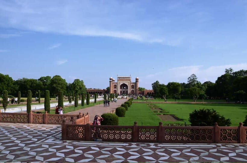 From Delhi: Private Taj Mahal Agra & Fatehpur Sikri Day Tour - Fatehpur Sikri: Mughal City Streets Frozen After the Royal Exit