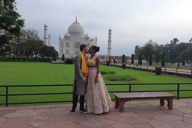 From Delhi: Private Taj Mahal Photoshoot in Indian Ethnic Attire - From Delhi to Agra: Private AC Transport That Actually Helps