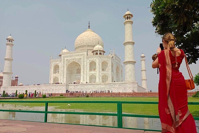 From Delhi: Private Taj Mahal Photoshoot in Indian Ethnic Attire - Dressing in Indian Ethnic Attire: The Part That Can Make or Break Photos