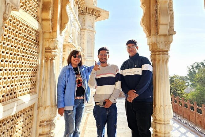 From Delhi: Same Day Taj Mahal & Agra Tour by Car -All Inclusive - How the guide improves the day (Amir and Aamir)