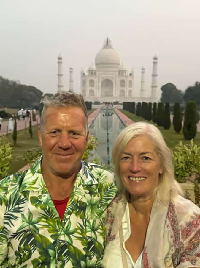 From Delhi: Same Day Taj Mahal Tour with lunch in 5 star - Agra Fort: the power center behind the postcard