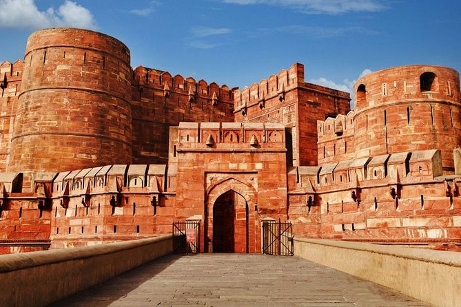 From Delhi : Sunrise Taj Mahal and Agra Fort with Jaipur Transfer - The DoubleTree by Hilton Agra break: where the day slows down