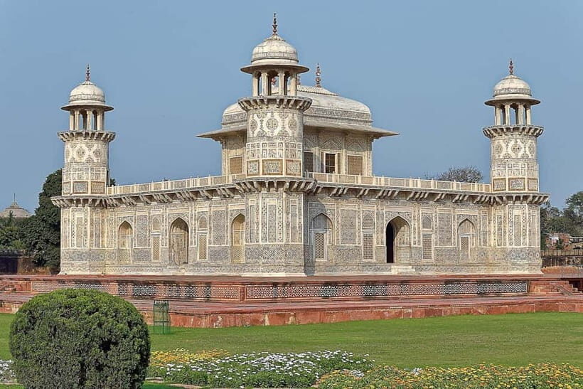 From Delhi: Sunrise Taj Mahal Tour To Agra - The DoubleTree break: a breather before the next sights