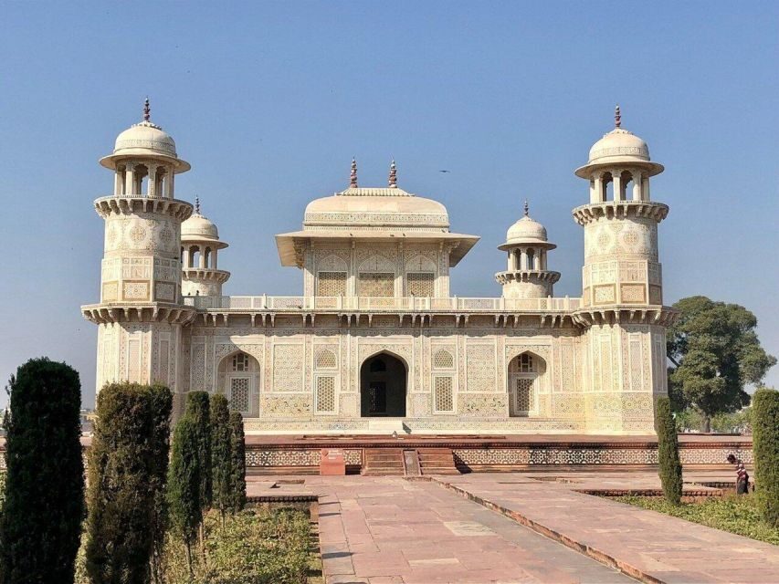 From Delhi: Taj Mahal & Agra Day Tour with Fatehpur Sikri - Guide quality: why names keep coming up