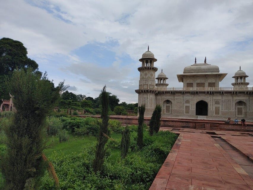 From Delhi: Taj Mahal & Agra Day Trip with Jaipur Drop - Taj Mahal guided tour: what you’re really paying for