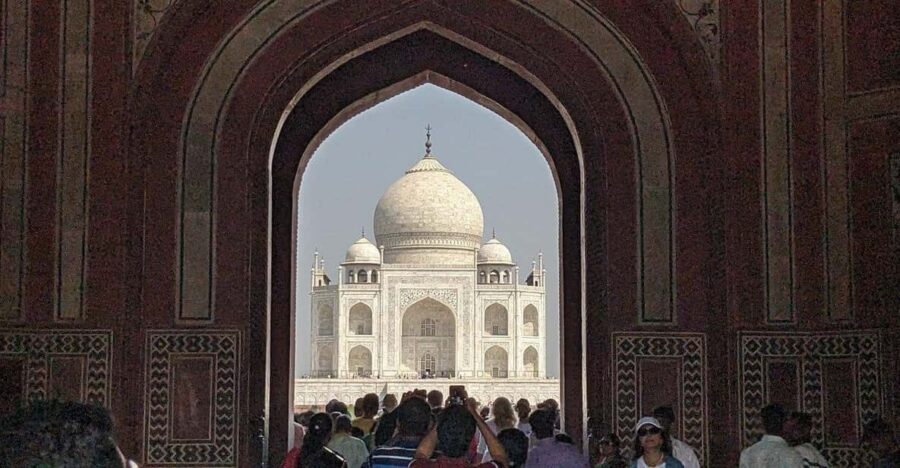 From Delhi: Taj Mahal & Agra Day Trip with Jaipur Drop - Agra Fort with a guide: Mughal power beyond the main icon