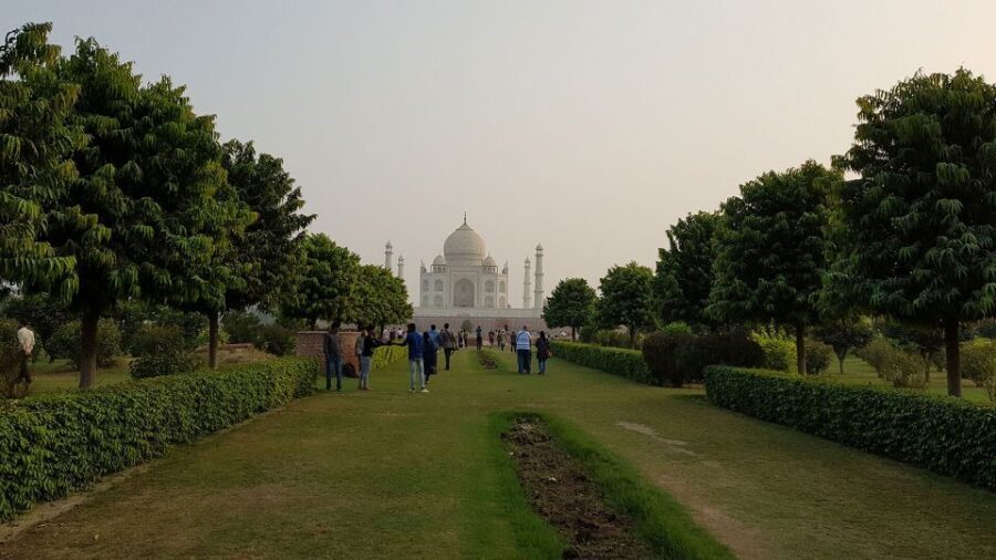 From Delhi: Taj Mahal & Agra Fort Private Tour with Options - Private-group pacing, vehicle comfort, and why it matters on a long day