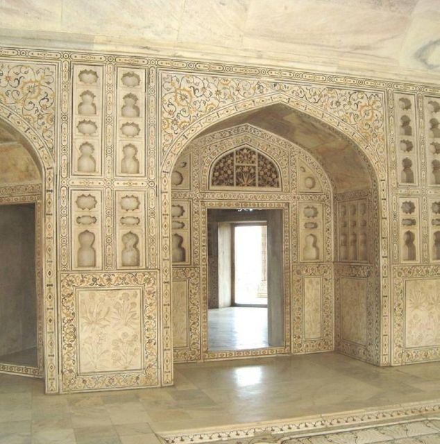 From Delhi: Taj Mahal & Agra Heritage Day Trip By Car - Guide quality: why it changes how the Taj day feels